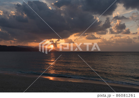 大浜海浜公園の夕日 86081261
