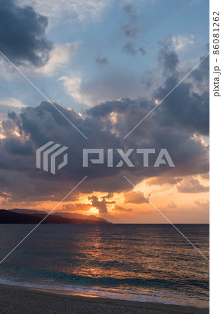 大浜海浜公園の夕日 86081262