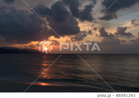 大浜海浜公園の夕日 86081263