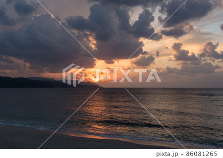 大浜海浜公園の夕日 86081265