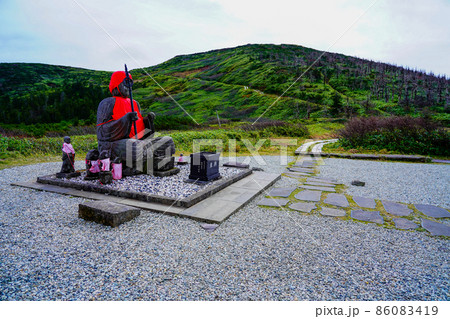 蔵王地蔵尊と地蔵山 秋(山形県山形市) 蔵王地蔵尊と地蔵山 秋(山形県山形市) 86083419