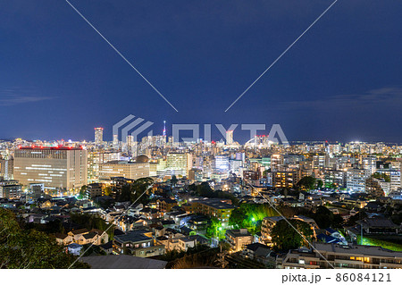 《福岡県》福岡市の夜景（南公園から撮影） 86084121