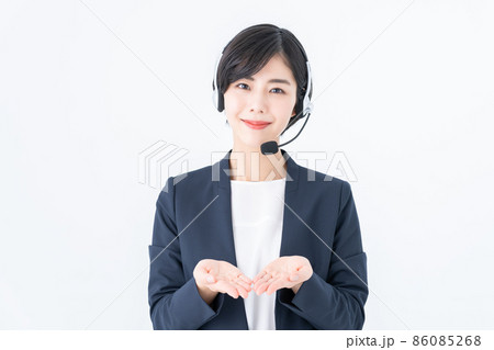 オペレーターの若い女性 86085268