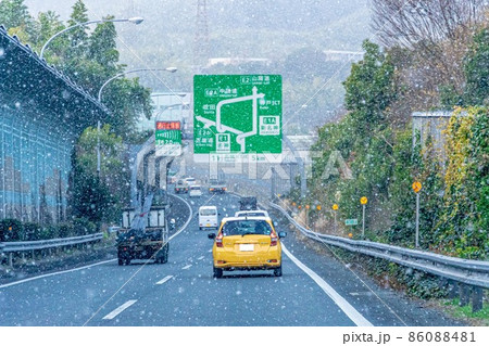 高速道路　走行イメージ（冬）　 86088481