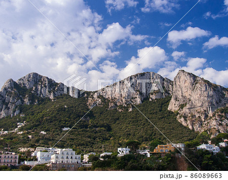 ティレニア海側からのソラーロ山(イタリア-ナポリ島) ティレニア海側からのソラーロ山(イタリア-ナポリ島) 86089663