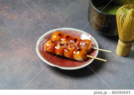 みたらし団子とお茶 86090695