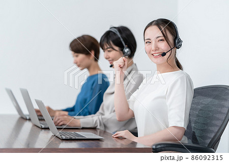ビジネス オペレーター 女性 ビジネス オペレーター 女性 86092315