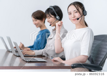ビジネス オペレーター 女性 ビジネス オペレーター 女性 86092316