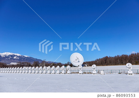 1月(冬) 降雪後の野辺山宇宙電波観測所 45m電波望遠鏡と電波ヘリオグラフ 長野県南牧村 1月(冬) 降雪後の野辺山宇宙電波観測所 45m電波望遠鏡と電波ヘリオグラフ 長野県南牧村 86093553