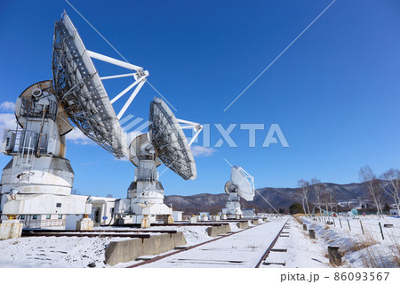 1月（冬） 降雪後の野辺山宇宙電波観測所 3台のミリ波干渉計 長野県南牧村 86093567