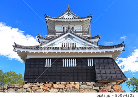 【静岡県】新緑の浜松城 86094305