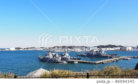 横須賀　吉倉桟橋の海自護衛艦 86094345