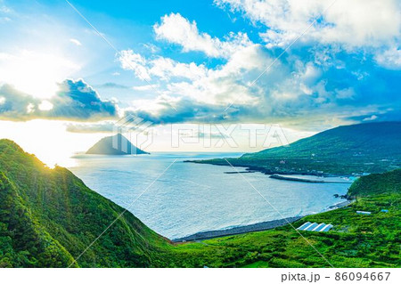 【風景】八丈島　海岸　八丈小島 86094667