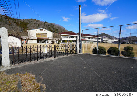 吉備中央町立下竹荘小学校2 岡山県加賀郡吉備中央町 吉備中央町立下竹荘小学校2 岡山県加賀郡吉備中央町 86095687