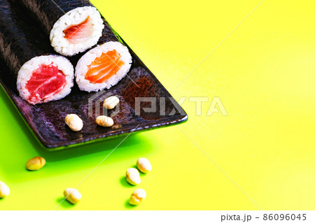 恵方巻　節分　豆まき　【 2月 ( 如月 ) の イメージ 】 86096045