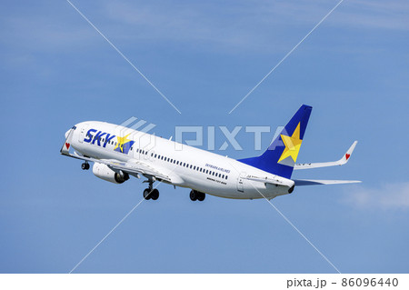 離陸した航空機 86096440