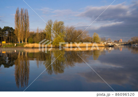 Beautiful morning at the river Wantij near Dordrecht Beautiful morning at the river Wantij near Dordrecht 86096520