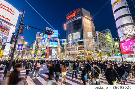 日本の東京都市景観 初5万人超全国5日連続最多・東京1万人超4日連続最多…慟哭の6波…=22日、渋谷 日本の東京都市景観 初5万人超全国5日連続最多・東京1万人超4日連続最多…慟哭の6波…=22日、渋谷 86098026