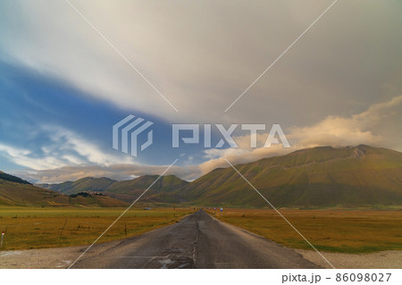 landscape near Castelluccio village in National Park Monte Sibillini, Umbria region, Italy landscape near Castelluccio village in National Park Monte Sibillini, Umbria region, Italy 86098027