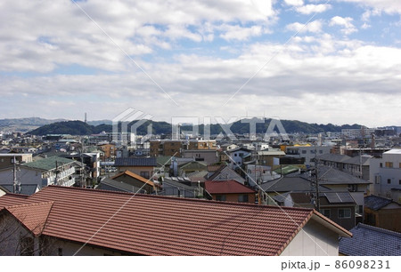 賎機山トンネルから谷津山の眺め 86098231