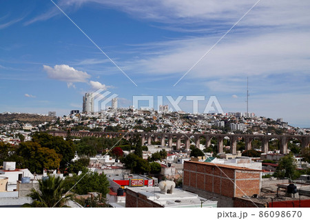 メキシコ　ケレタロの街並み 86098670