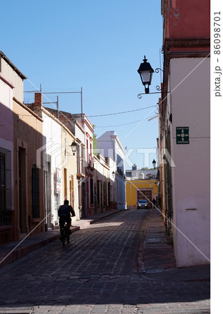メキシコ　ケレタロの街並み 86098701