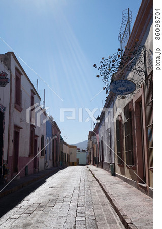 メキシコ　ケレタロの街並み 86098704