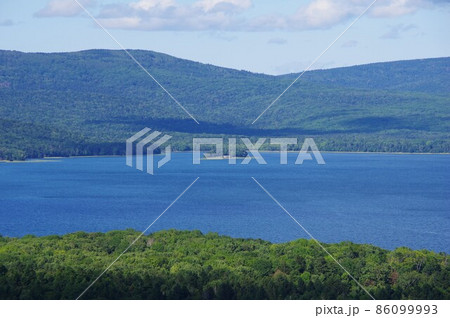 北海道釧路市 阿寒湖・チュウルイ島を望む 北海道釧路市 阿寒湖・チュウルイ島を望む 86099993