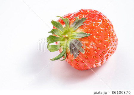 【果物】赤いイチゴ 86106370