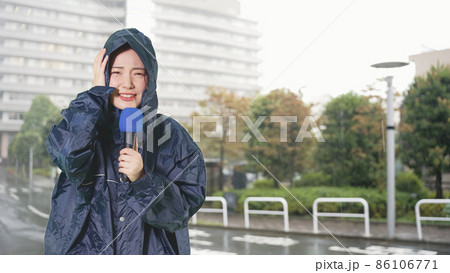 災害中継　気象予報士 86106771