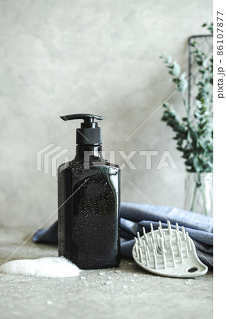 シャンプーボトル　ヘアケアのイメージ素材 86107877