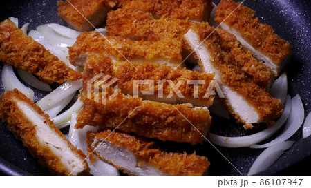 美味いぞ!カツの卵とじ 美味いぞ!カツの卵とじ 86107947