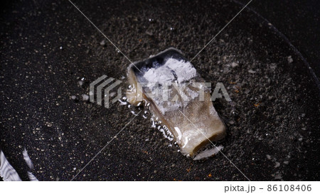 酒のつまみに最適な鯖の竜田揚げ 86108406