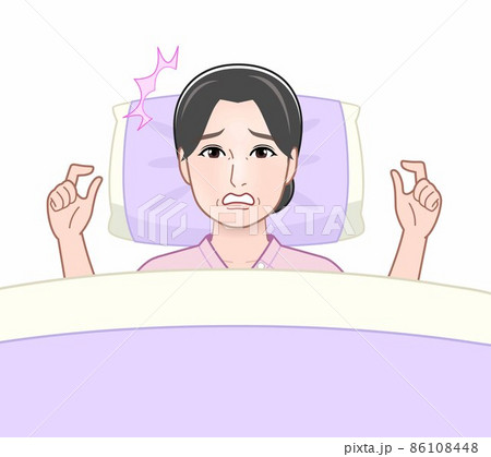 布団を敷いて寝ている女性 布団を敷いて寝ている女性 86108448