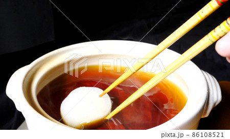 土鍋に大根と豆腐と竹輪 土鍋に大根と豆腐と竹輪 86108521