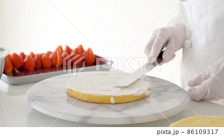 手作りケーキ　ナッペ　パティシエ 86109317