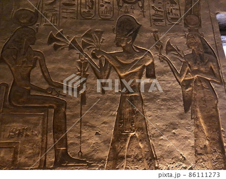 エジプト　アブシンベル神殿　レリーフ像 86111273