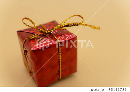 【プレゼント】バレンタインの贈り物イメージ【行事】 86111781