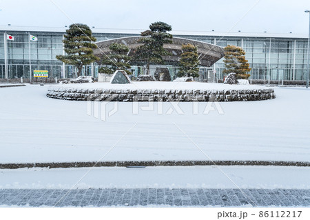 降雪の地方の市役所総合支所 降雪の地方の市役所総合支所 86112217