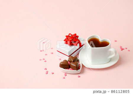 Mug with balck coffee, chocolate hearts, gift box on pink background. Flat lay composition. Romantic, St Valentines Day concept, banner for your site, mother day, mom, morning surprise 86112805