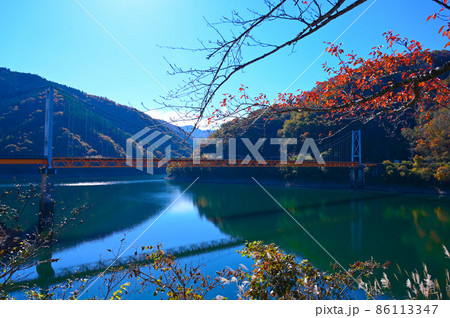 夢のかけはし　九頭竜湖　紅葉　大野市 86113347