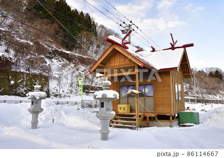 冬の北海道森町で石倉稲荷神社の雪景色を撮影 86114667
