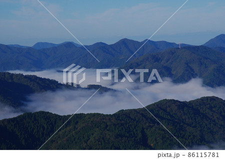 池田町上空の下層雲　部子山からの眺め　福井県今立郡池田町 86115781