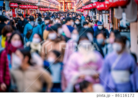 日本の東京都市景観 初5万人超全国…東京1万人超4日連続…浅草寺には多くの人出＝22日 86116172