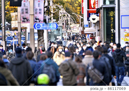 日本の東京都市景観 初5万人超全国…東京1万人超4日連続…上野広小路駅前は多くの人出=22日 日本の東京都市景観 初5万人超全国…東京1万人超4日連続…上野広小路駅前は多くの人出=22日 86117069
