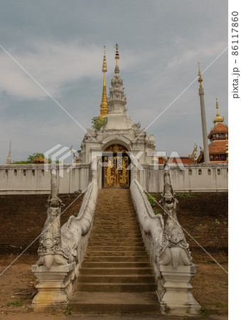 The way up to pay homage to Buddhist temple in Wat Pratu Pong at Lampang Province. The way up to pay homage to Buddhist temple in Wat Pratu Pong at Lampang Province. 86117860