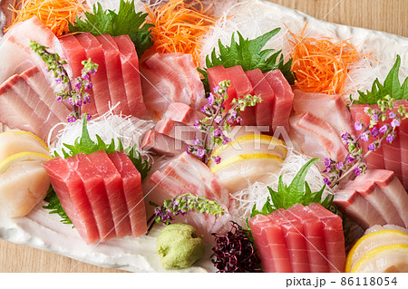 刺身4種盛り合わせ(メバチ鮪、鰤、鯛、帆立) 刺身4種盛り合わせ(メバチ鮪、鰤、鯛、帆立) 86118054