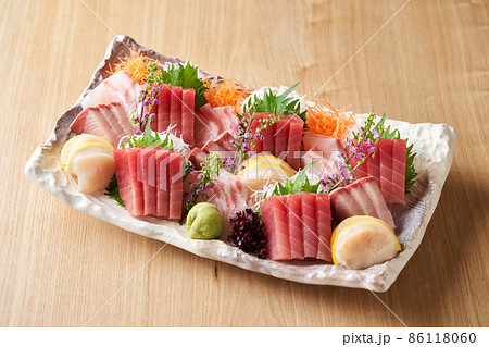 刺身4種盛り合わせ(メバチ鮪、鰤、鯛、帆立) 刺身4種盛り合わせ(メバチ鮪、鰤、鯛、帆立) 86118060