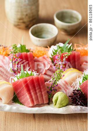 刺身4種盛り合わせ(メバチ鮪、鰤、鯛、帆立) 刺身4種盛り合わせ(メバチ鮪、鰤、鯛、帆立) 86118065