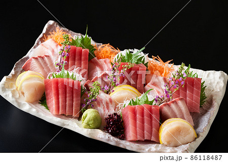 刺身4種盛り合わせ(メバチ鮪、鰤、鯛、帆立) 刺身4種盛り合わせ(メバチ鮪、鰤、鯛、帆立) 86118487